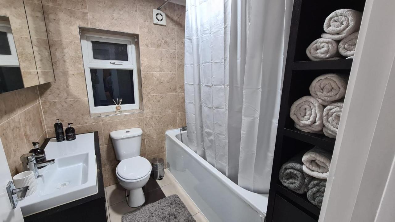 Luxury 1 Bedroom Flat In The Heart Of Wood Green London Kültér fotó