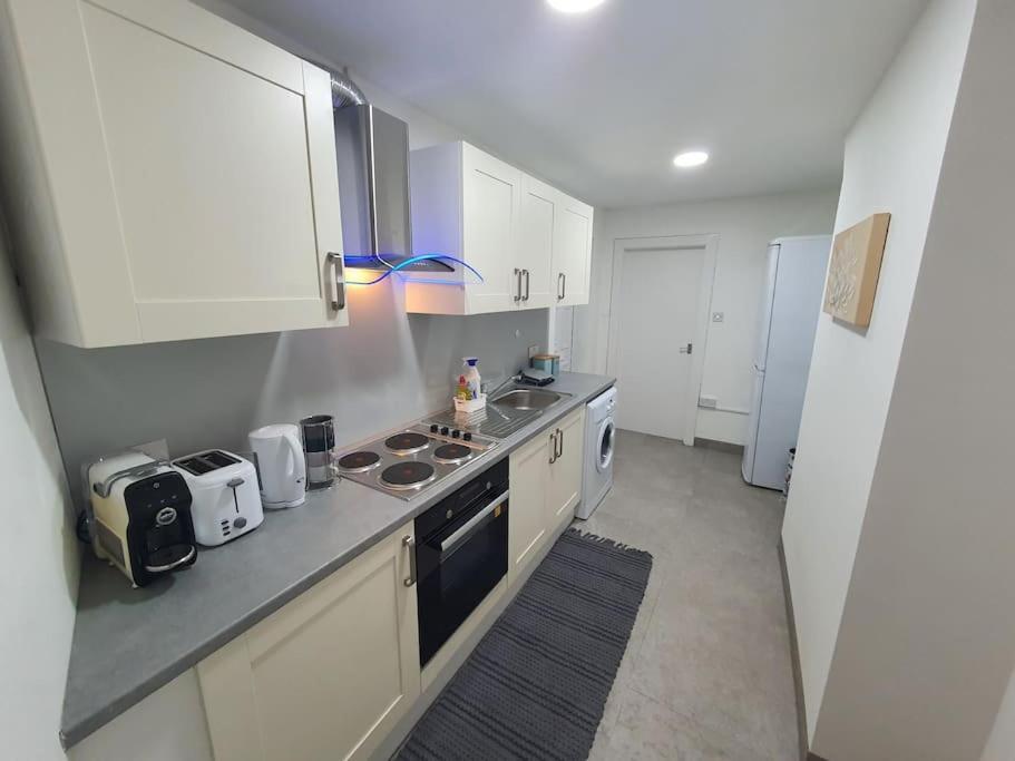 Luxury 1 Bedroom Flat In The Heart Of Wood Green London Kültér fotó