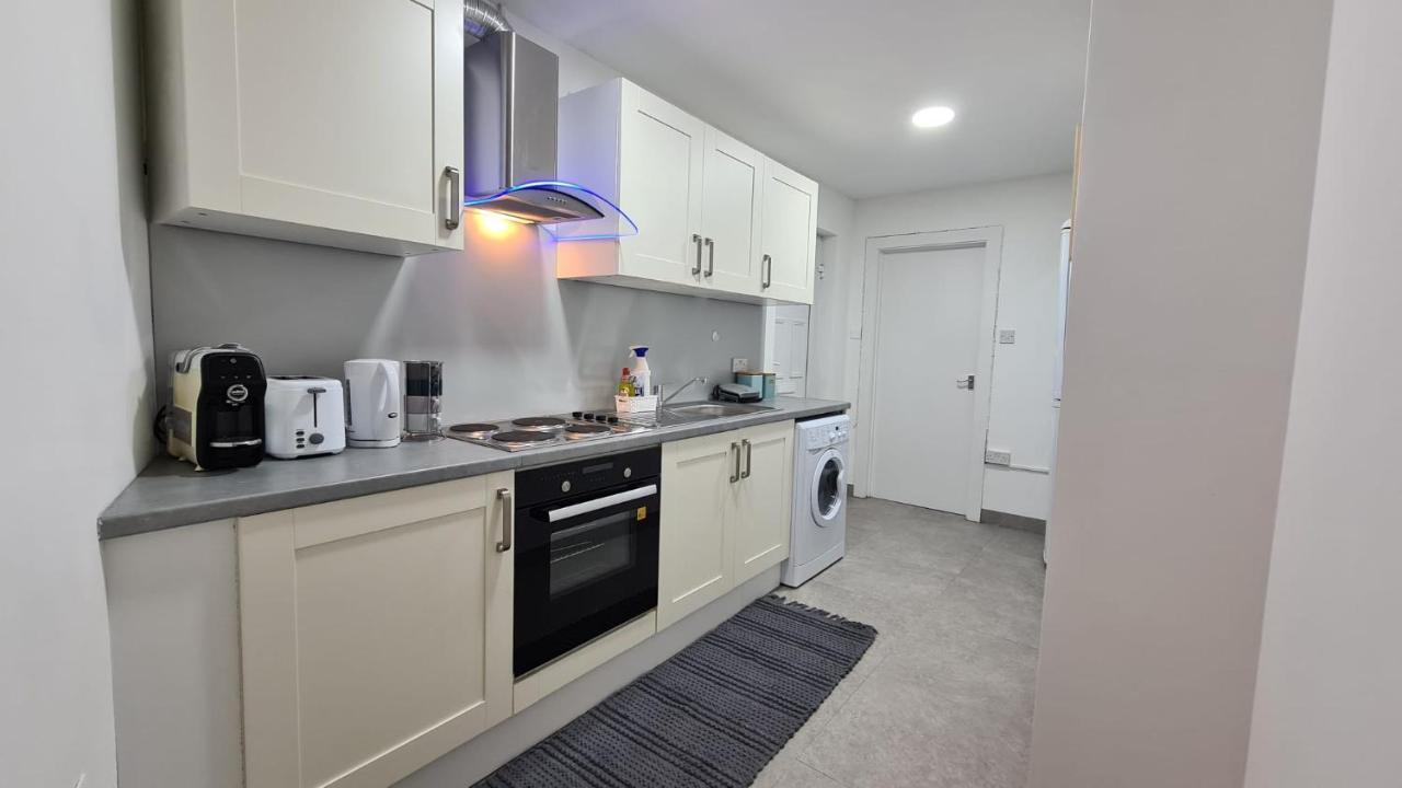 Luxury 1 Bedroom Flat In The Heart Of Wood Green London Kültér fotó